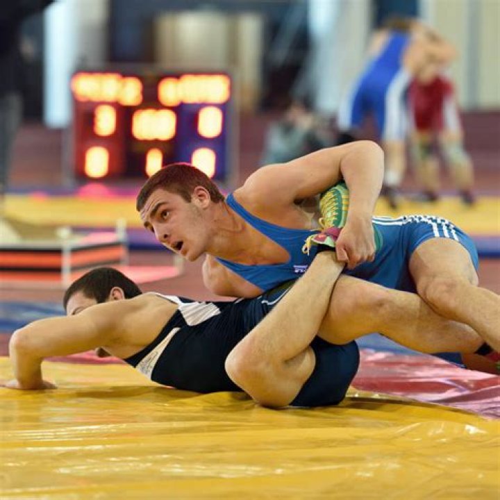 Are locks allowed in wrestling?
