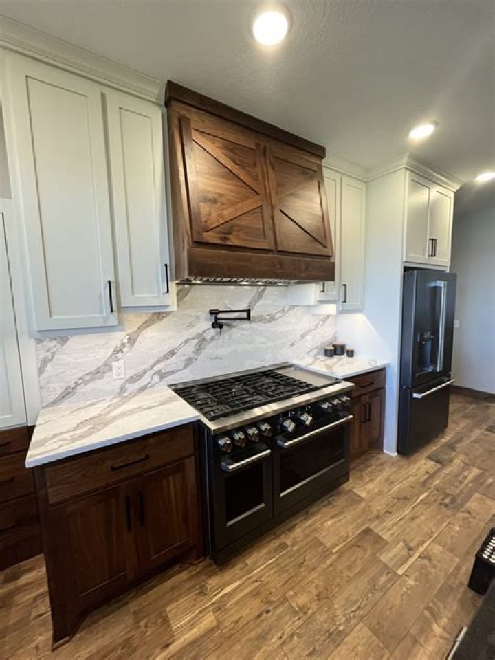 Can wood be used as a backsplash?