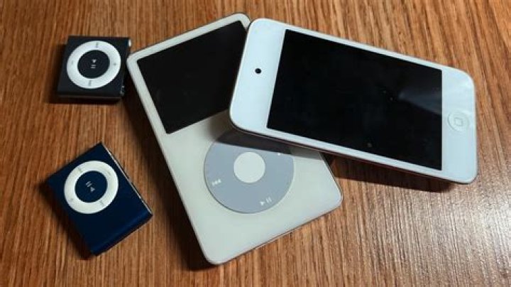 Did Apple stop making smart battery cases?