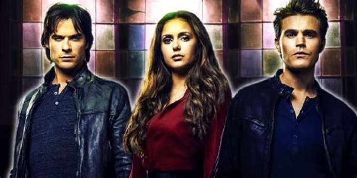 Does Elena end up with Stefan in Season 5?