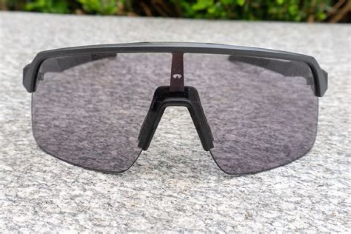Does Oakley make photochromic sunglasses?