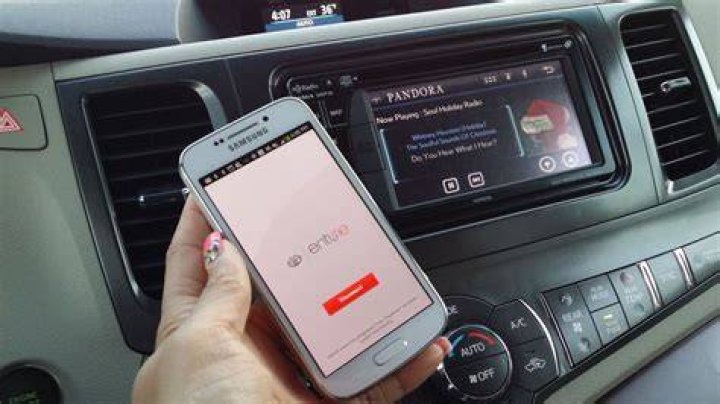 Does Toyota Entune work with iPhone?