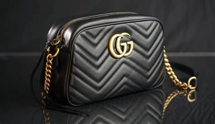 How can you tell if a Gucci clutch is real?