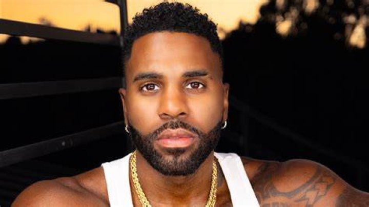 How did Jason Derulo fracture his neck?