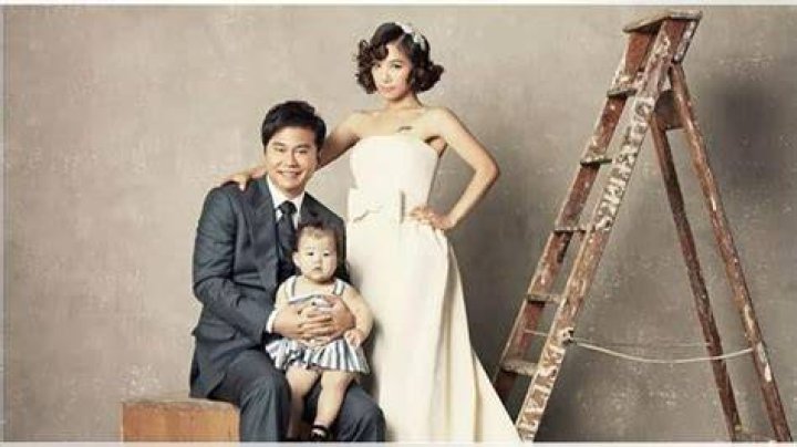 How did YG meet his wife?