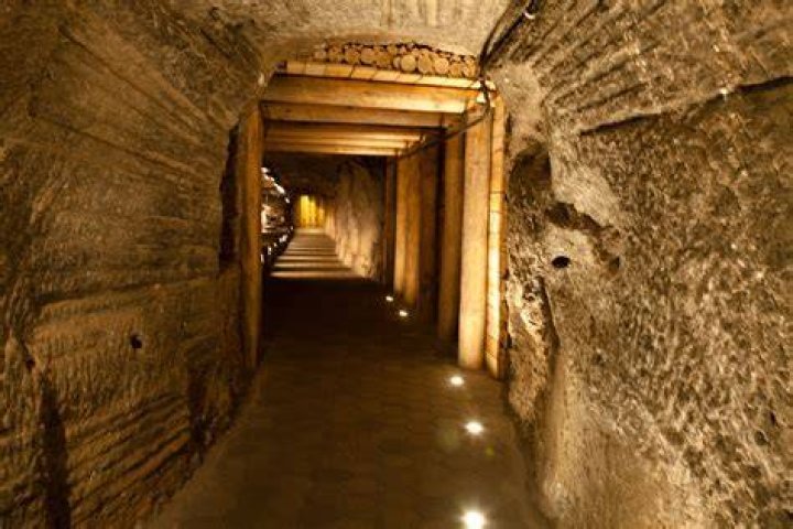 How do I get to the Wieliczka Salt Mine?