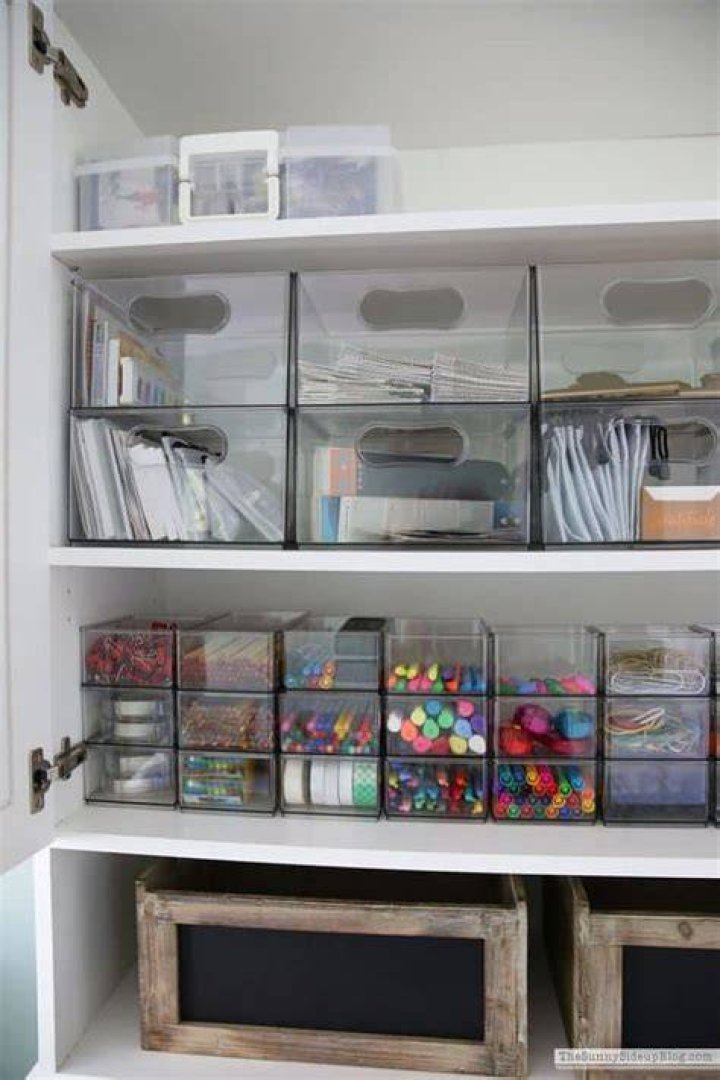 How do you organize a storeroom?