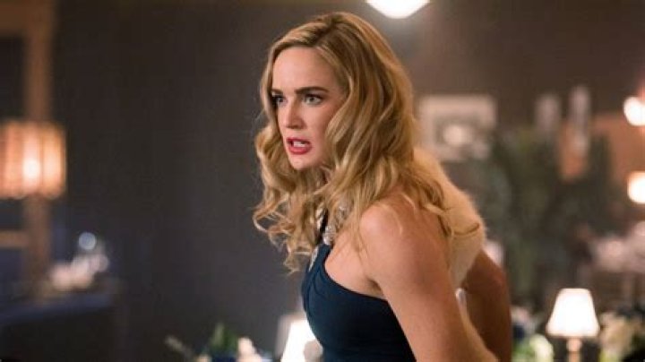 How does Sara Lance come back from the dead?