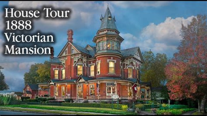 How long is the Victoria Mansion tour?
