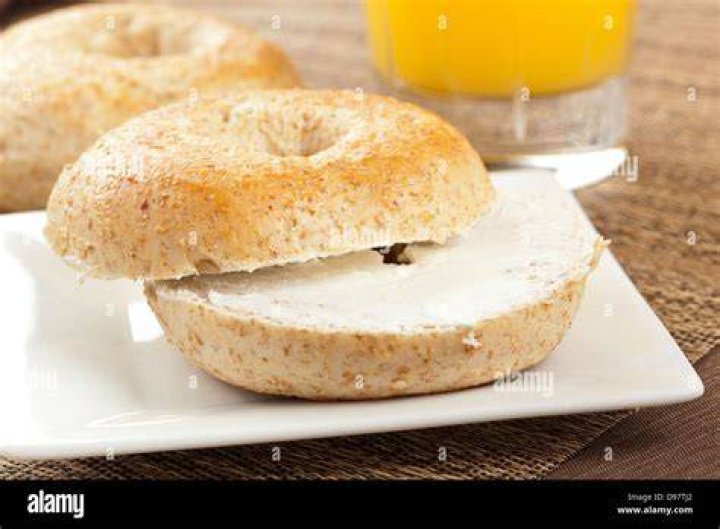 How many calories are in a wheat bagel with cream cheese?