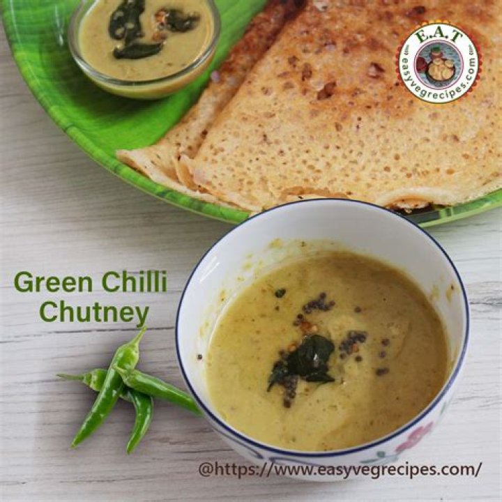 How many calories are in green chilli chutney?