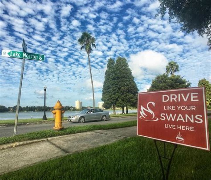 How many fire stations are in Lakeland Florida?