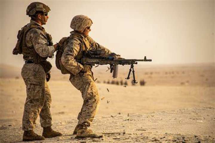 How much does a gunner make USMC?