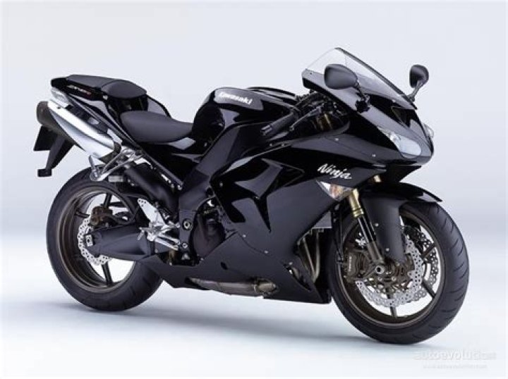 How much horsepower does a 2004 zx10r have?