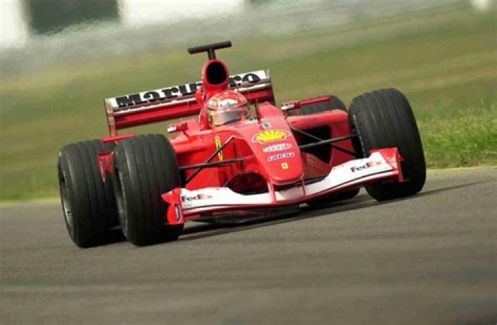 How much horsepower does an F1 engine have?