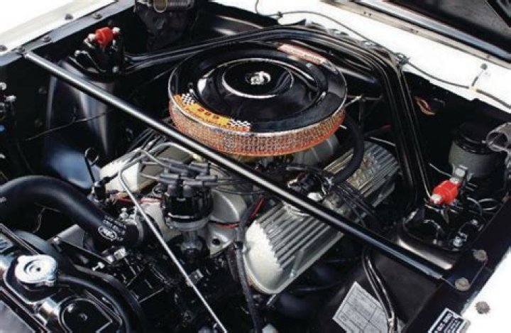 How much HP does a 289 V8 have?