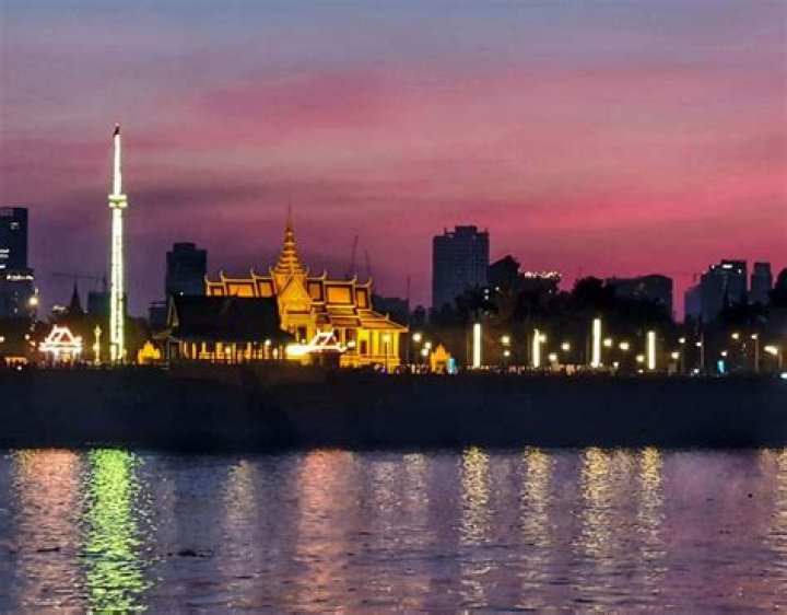 Is Phnom Penh safe at night?