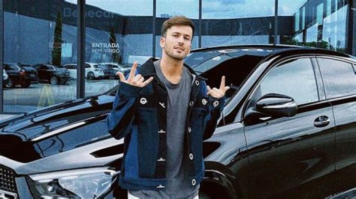 Quelle est la nationalite de David Carreira?