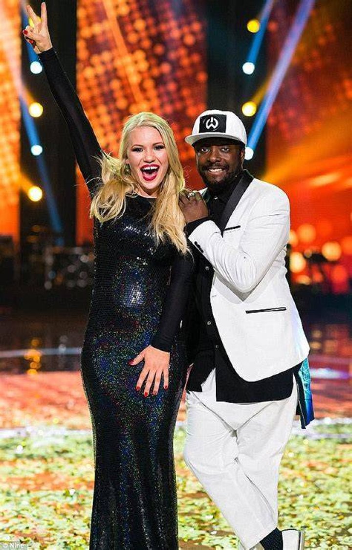 What happened to Anja from the voice?