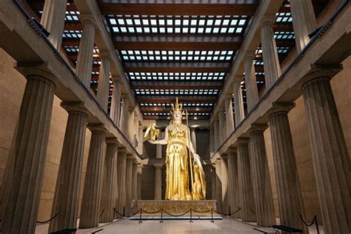 What is inside the Parthenon in Nashville TN?