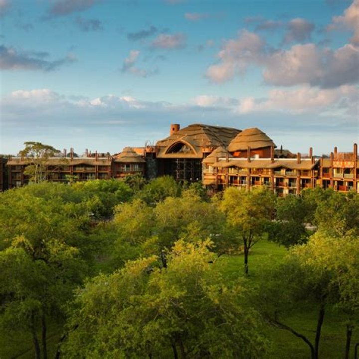 What is the scent in Animal Kingdom Lodge?