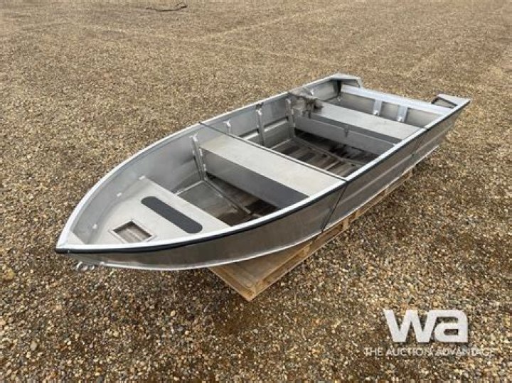 What is the weight capacity of a 12 foot aluminum boat?