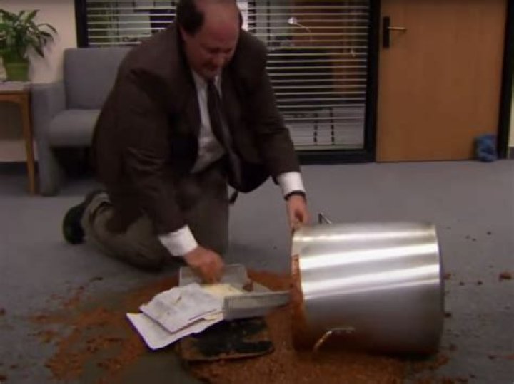 Which episode of The Office does Kevin spills the chili?