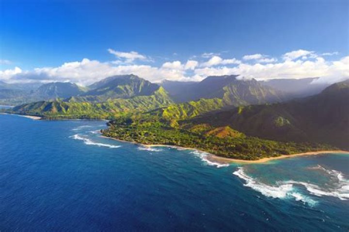 Which Hawaiian island has the best weather in February?