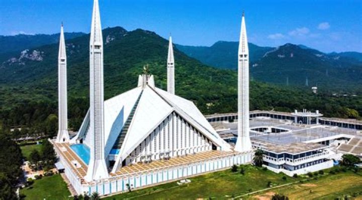 Which is the most beautiful Masjid in Pakistan?