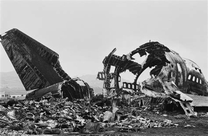 Who was responsible for the Tenerife crash?